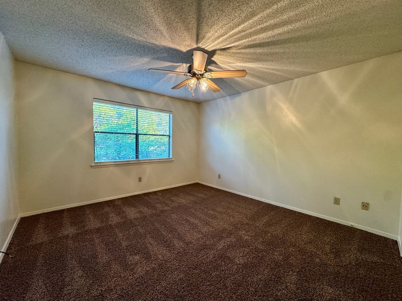 4307 Lake Shore Villa Dr - Photo 5 of 10