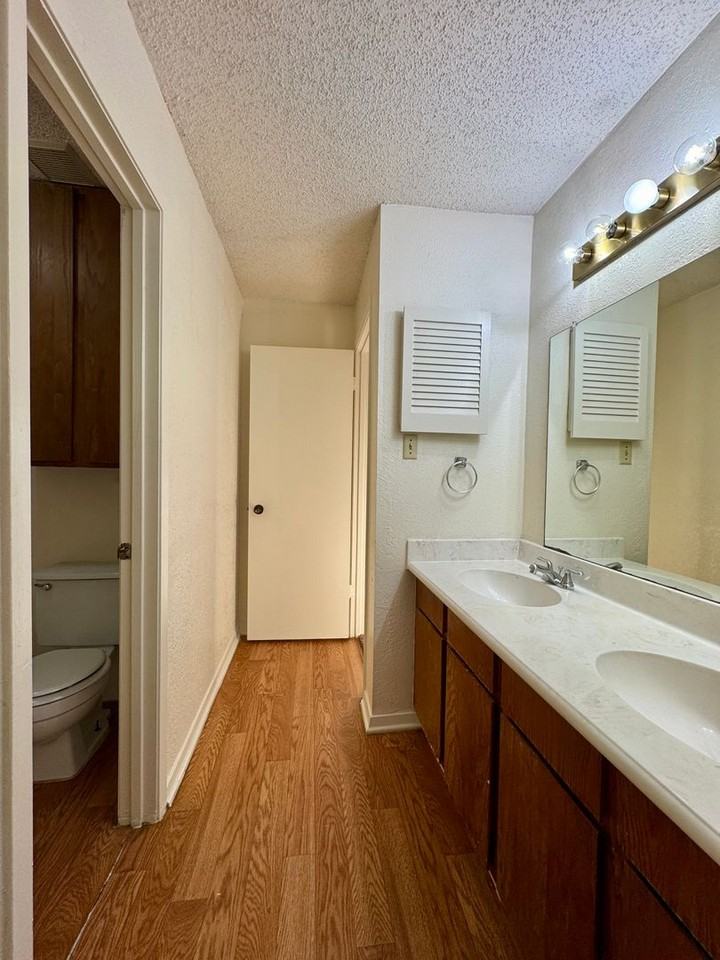 4307 Lake Shore Villa Dr - Photo 6 of 10