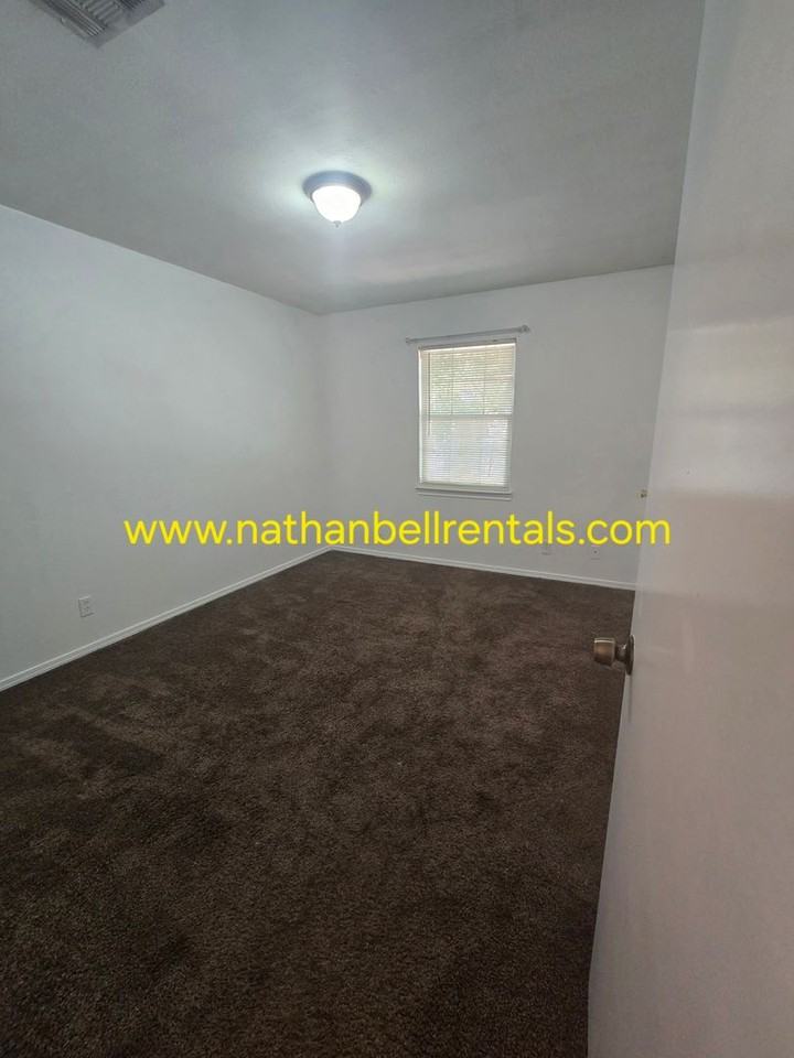 1022 3rd St Sw - Photo 3 of 12