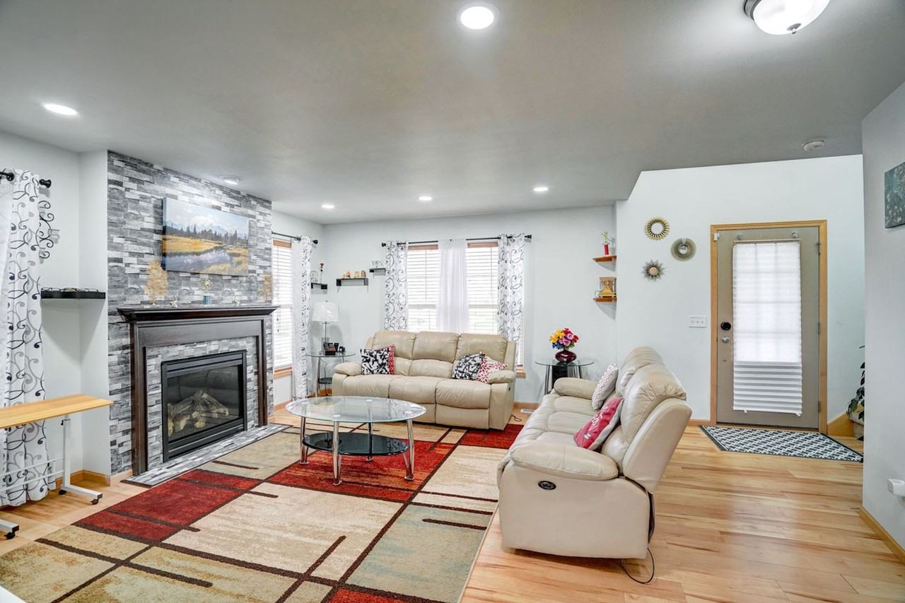 818 Redan Dr - Photo 3 of 48