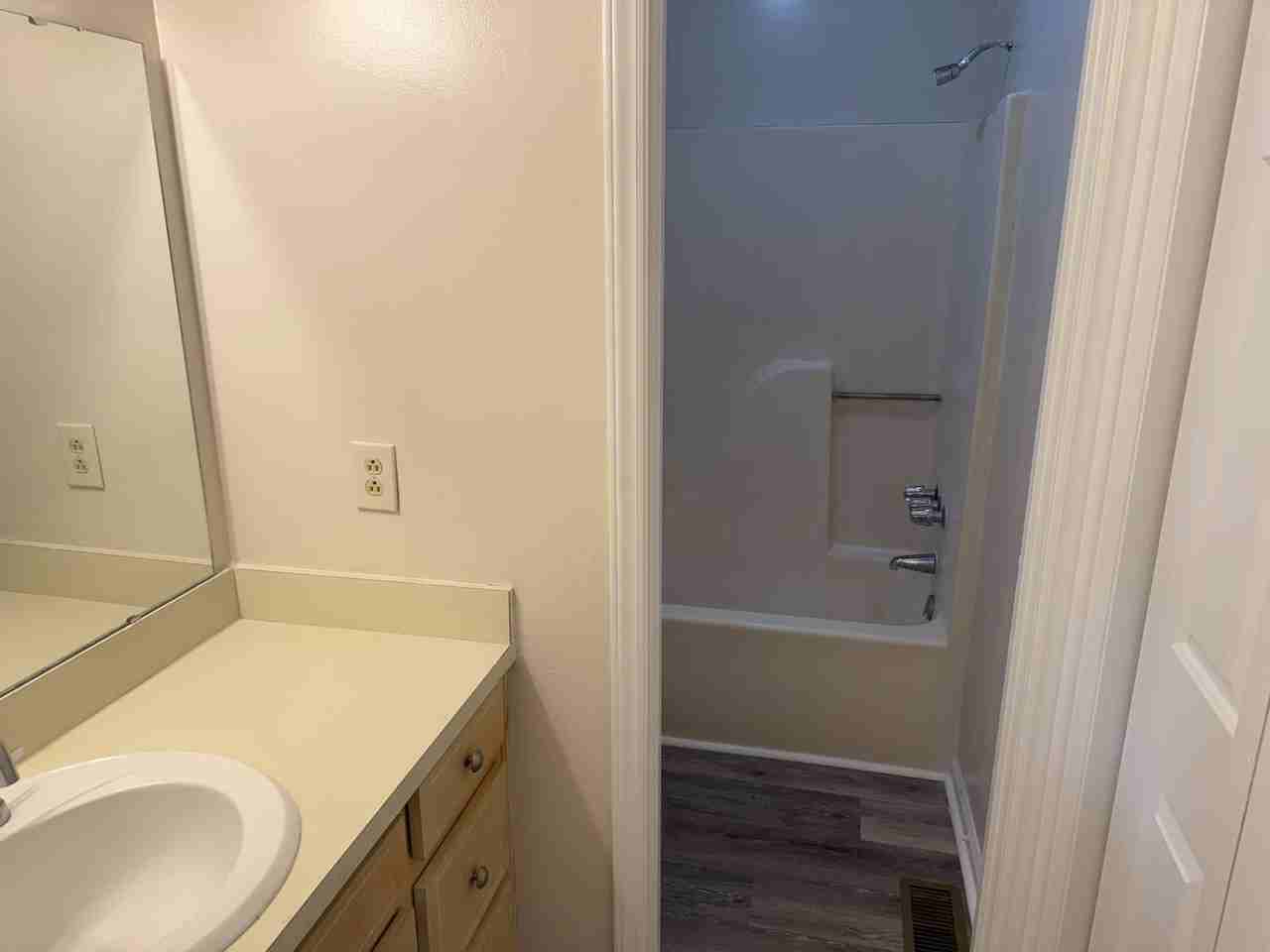 106 S Forest Dr - Photo 2 of 9