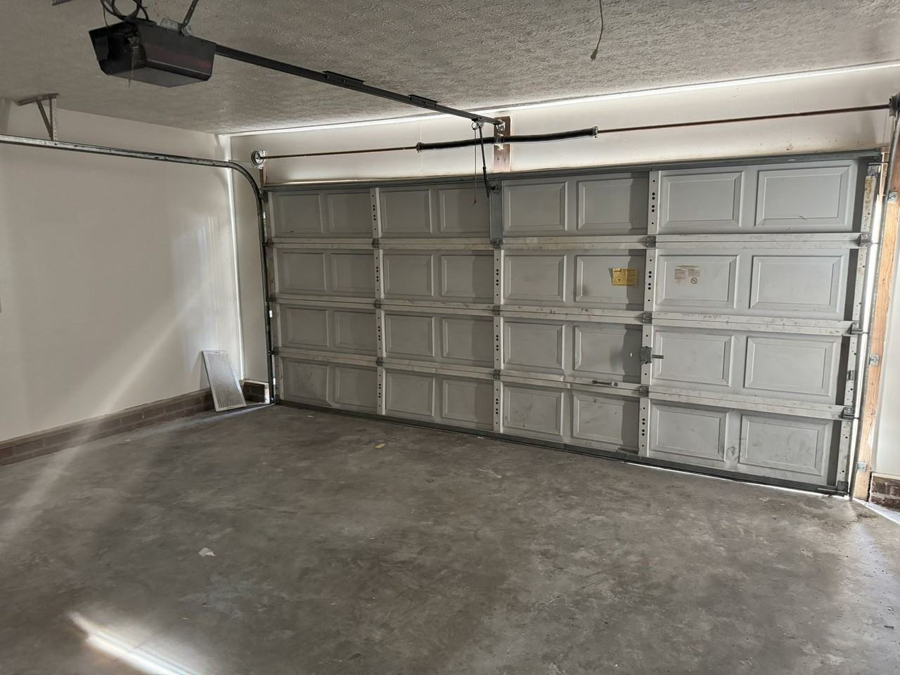 106 S Forest Dr - Photo 3 of 9