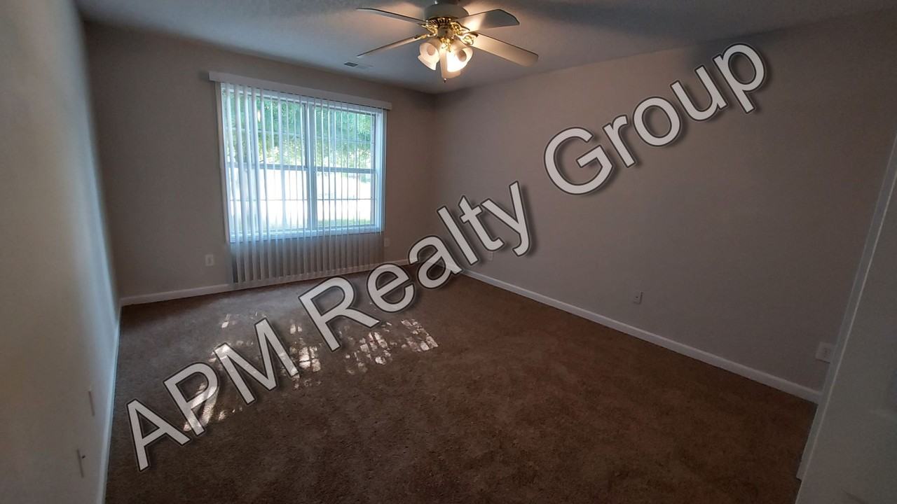 303 Castle Ridge Dr - Photo 2 of 12