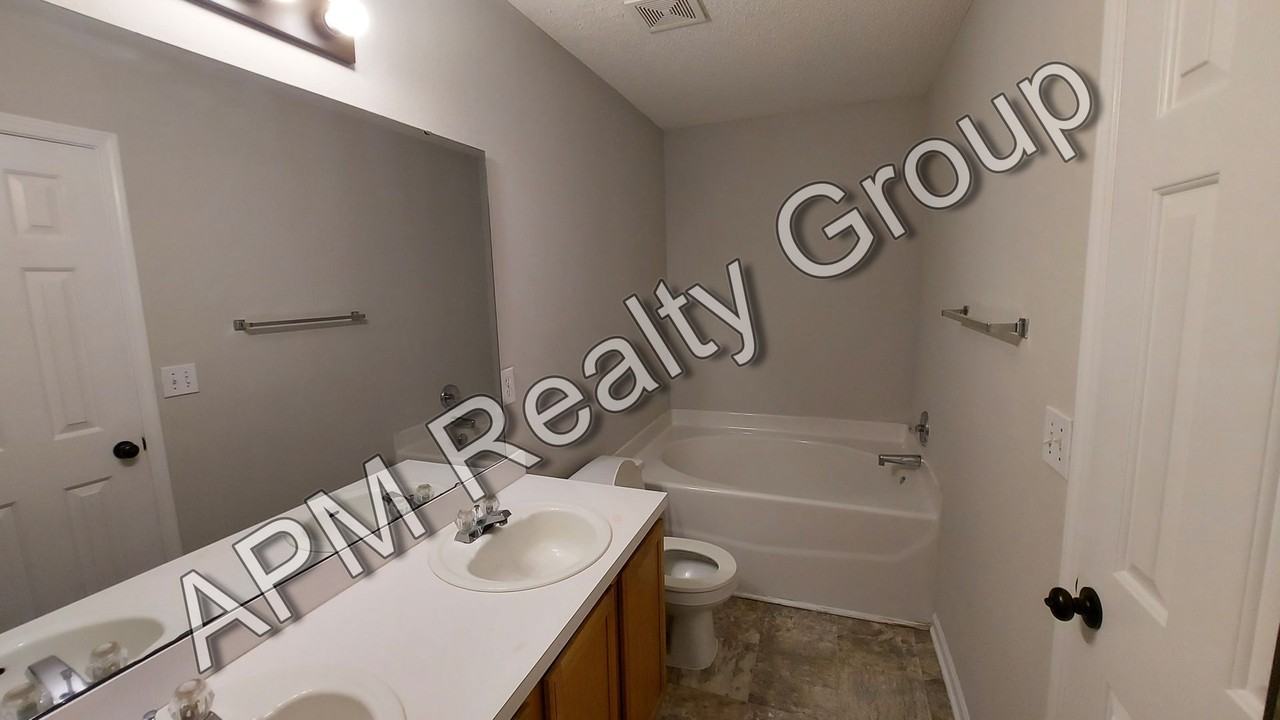 303 Castle Ridge Dr - Photo 3 of 12