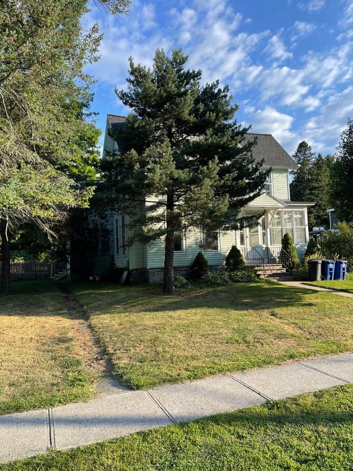 141 Maple St - Photo 2 of 35