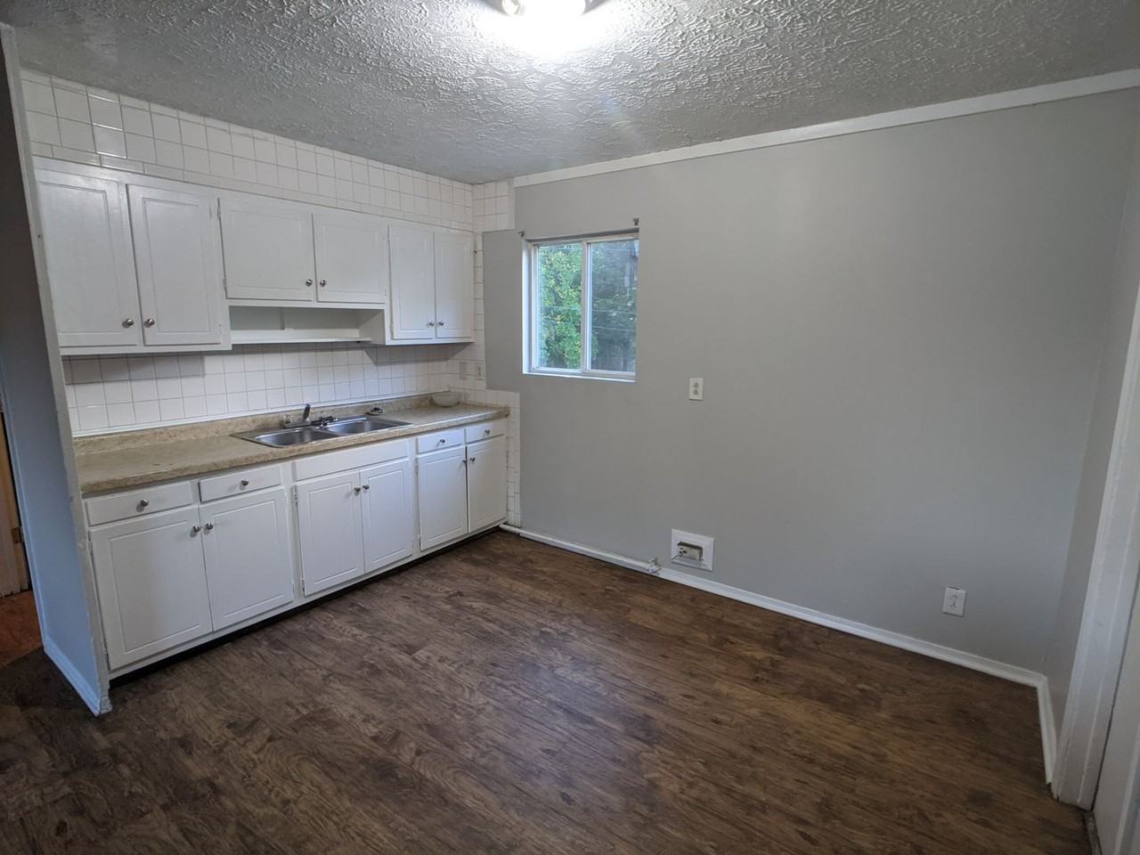 4111 W 34th St - Photo 4 of 8