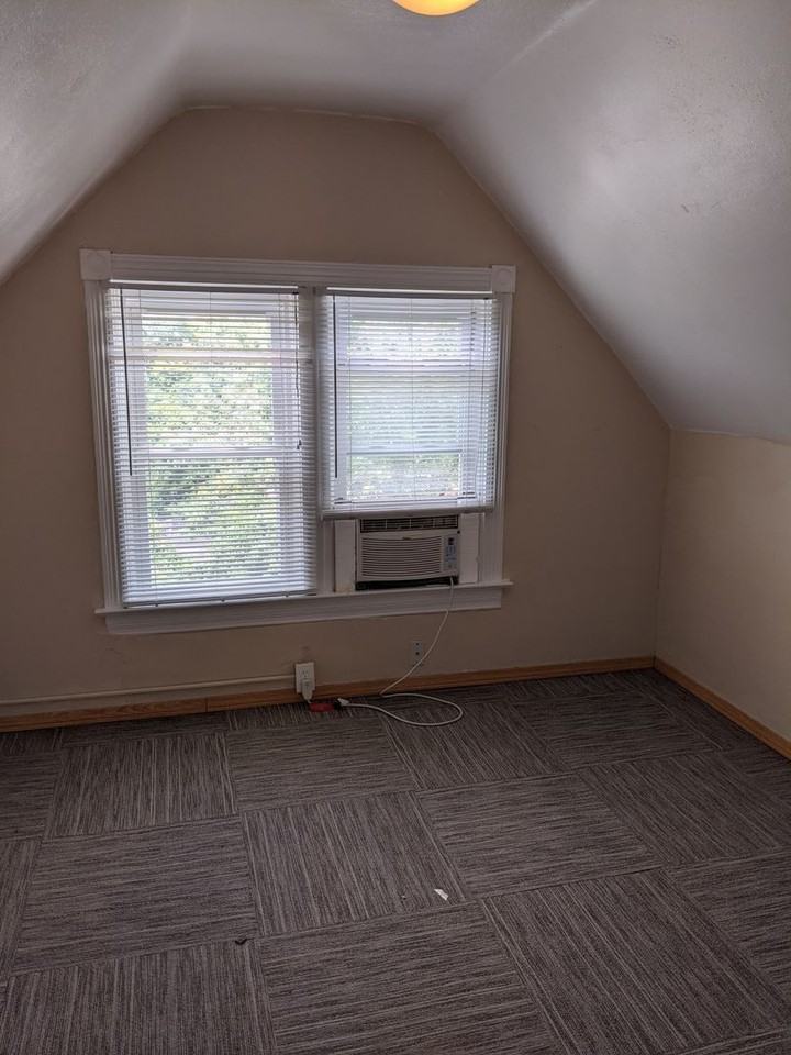 3153 Brackenridge St - Photo 2 of 12