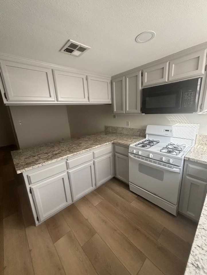 817 Quail Ln #13 - Photo 4 of 21