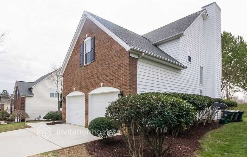 15832 Hollingbourne Rd - Photo 2 of 14