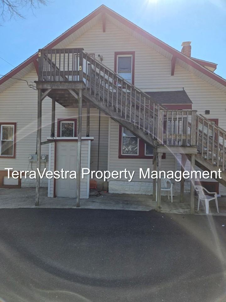 201 201 A & B N Girard Road - Photo 2 of 5