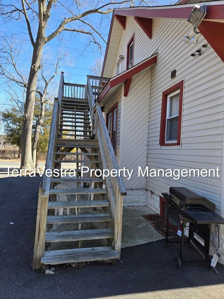 201 201 A & B N Girard Road - Photo 3 of 5