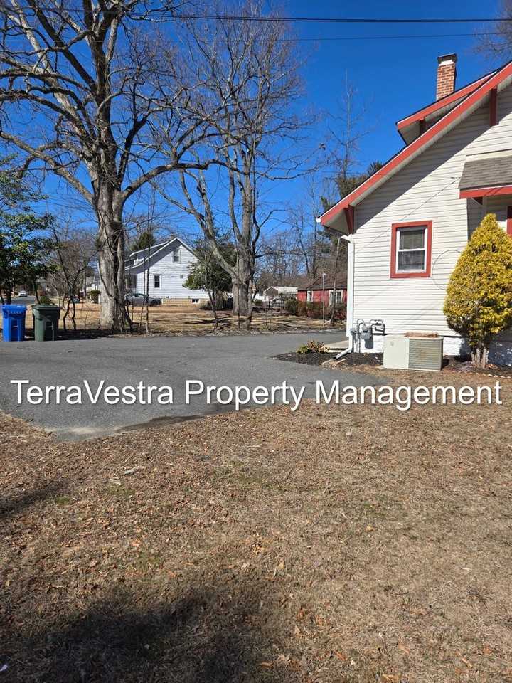 201 201 A & B N Girard Road - Photo 5 of 5