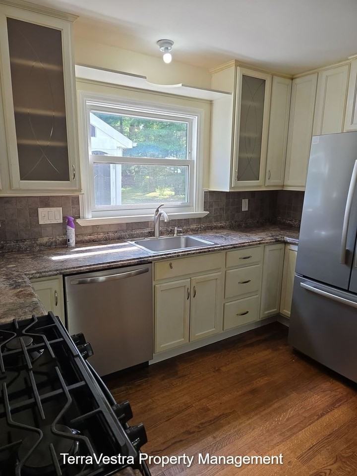 408 Hamilton Rd - Photo 3 of 22