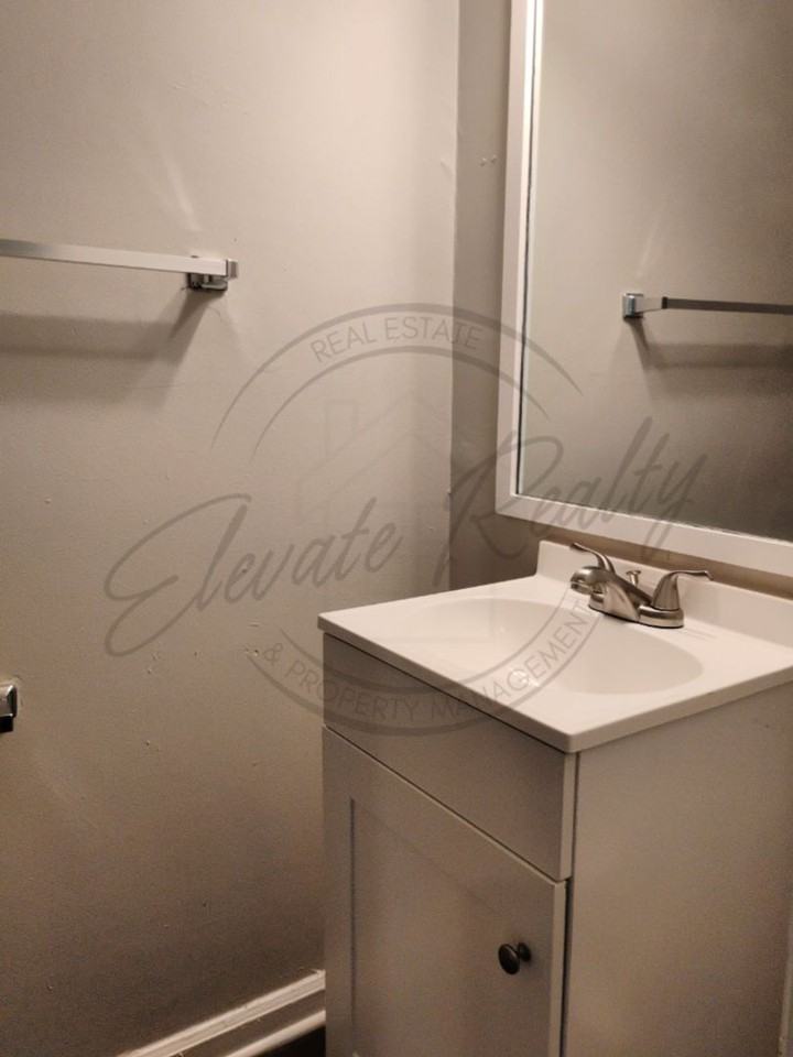 2437 Woodale Ln - Photo 5 of 25