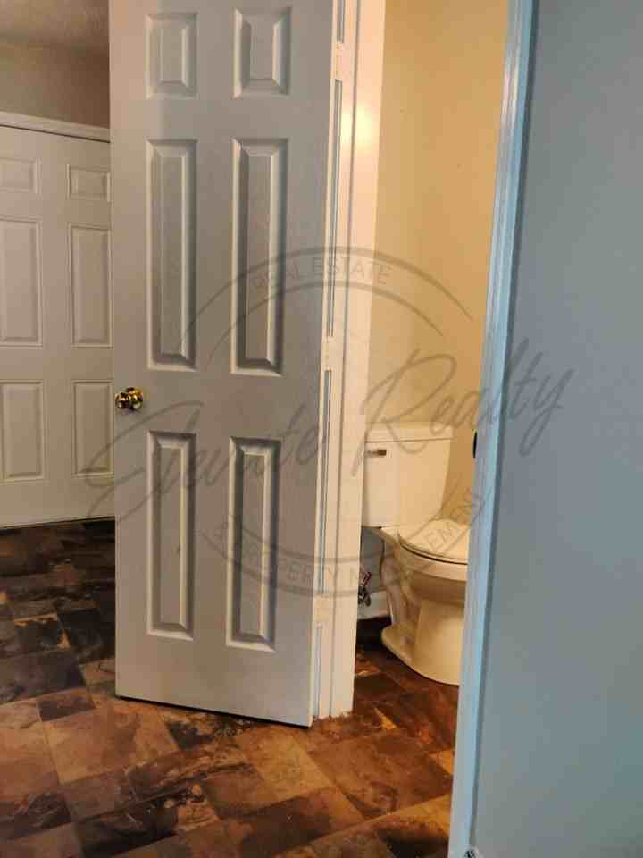 2437 Woodale Ln - Photo 6 of 25