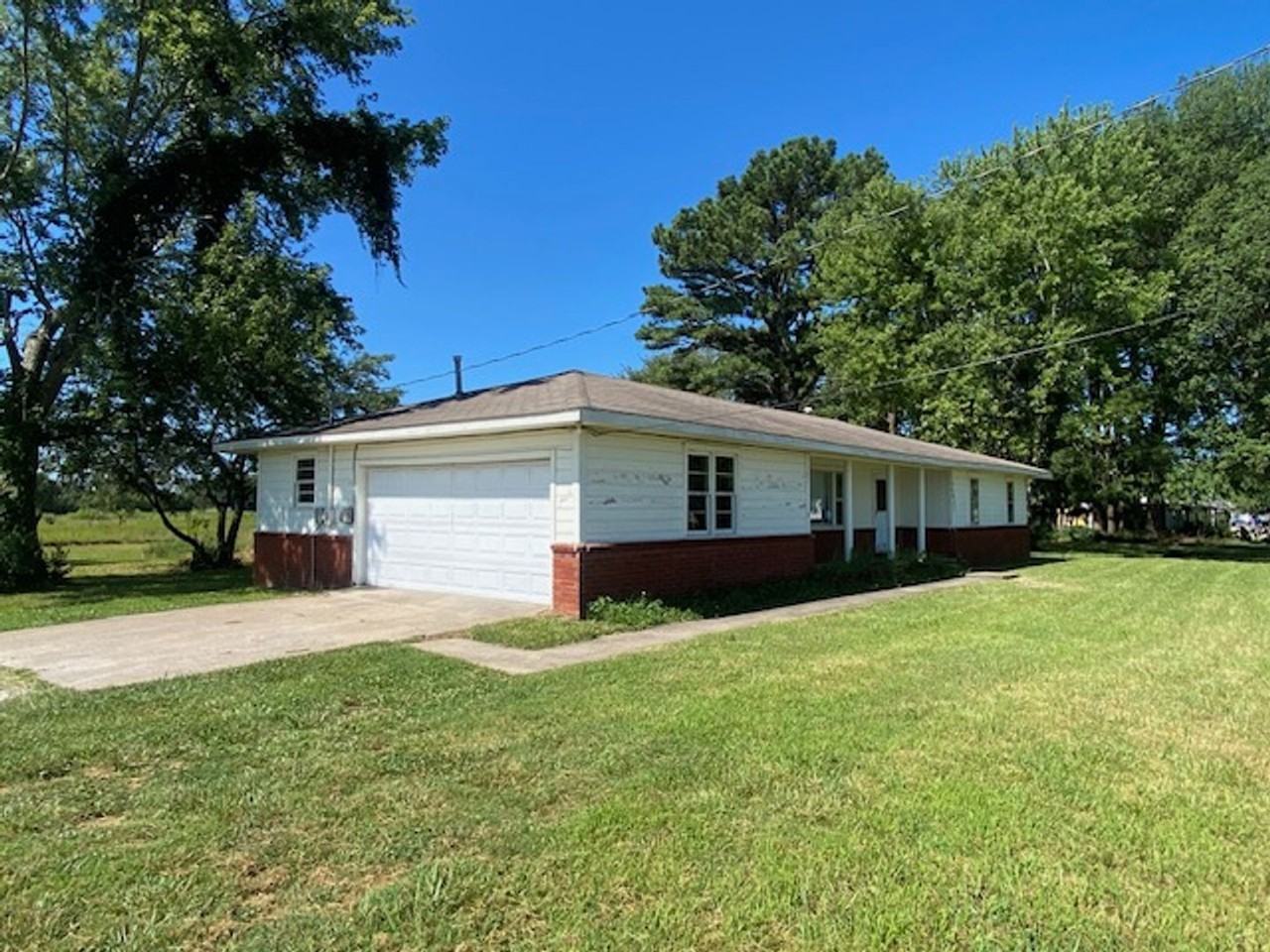 908 E Pridemore Dr - Photo 2 of 16