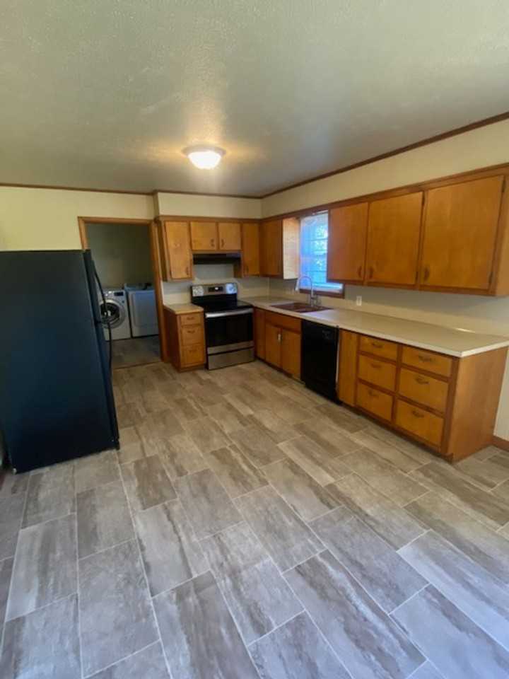 908 E Pridemore Dr - Photo 3 of 16