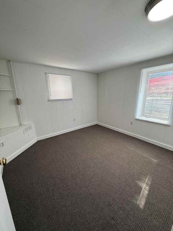 716 S 32nd St - Photo 3 of 7