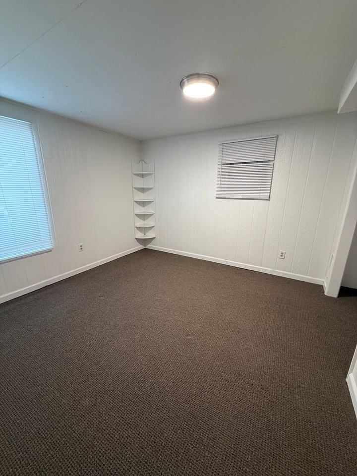 716 S 32nd St - Photo 4 of 7