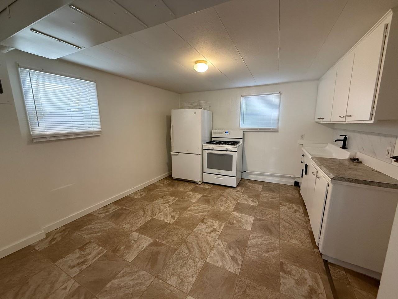 716 S 32nd St - Photo 6 of 7