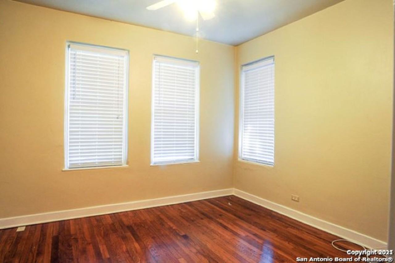 415 Alamo Heights Blvd - Photo 5 of 17