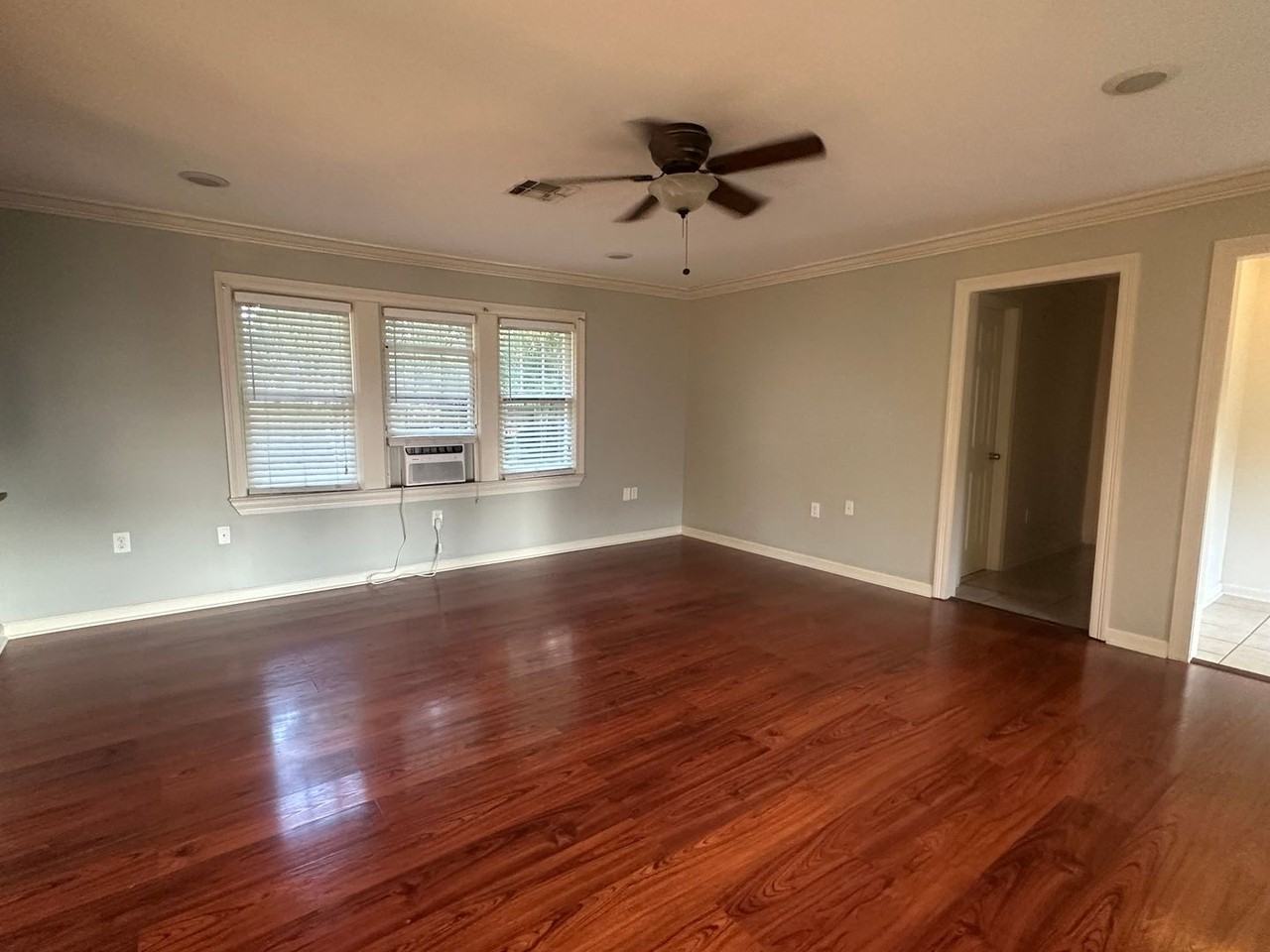 902 Oaklawn Avenue - Photo 4 of 18