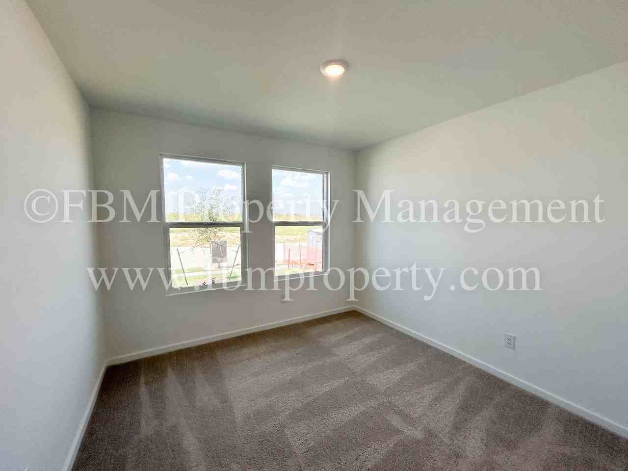 644 West Criner Street - Photo 3 of 21