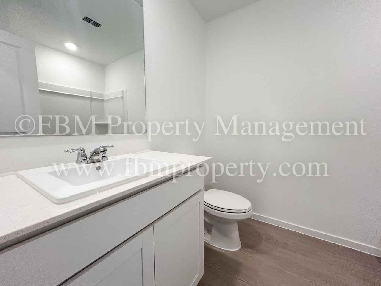 644 West Criner Street - Photo 4 of 21