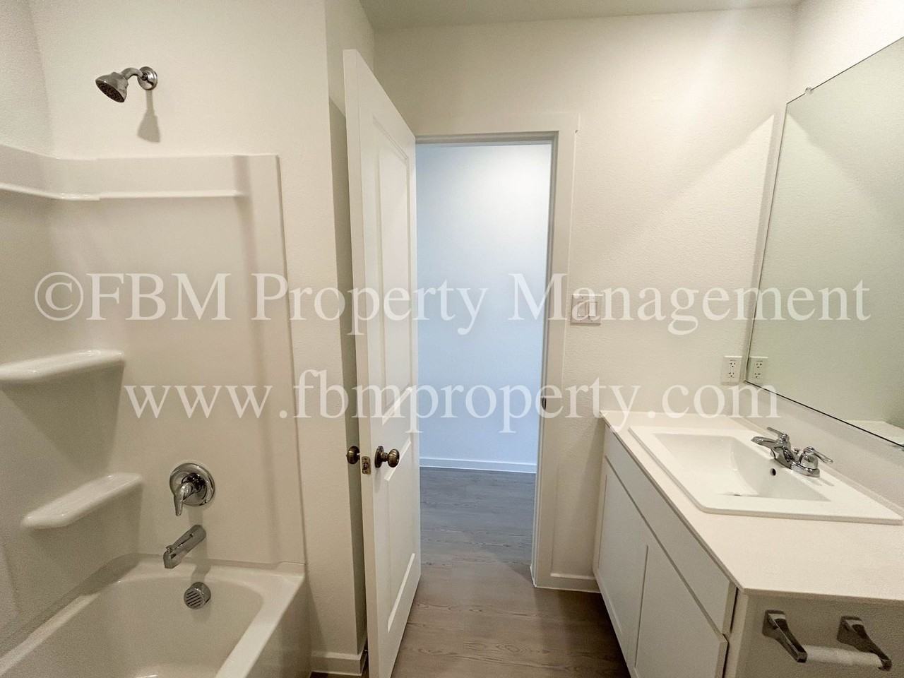 644 West Criner Street - Photo 6 of 21