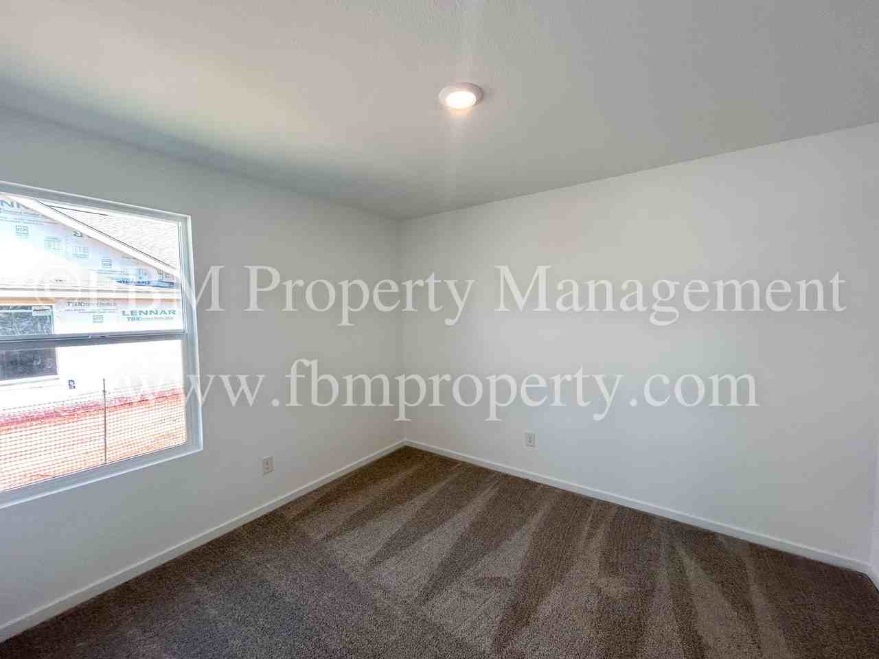 644 West Criner Street - Photo 7 of 21