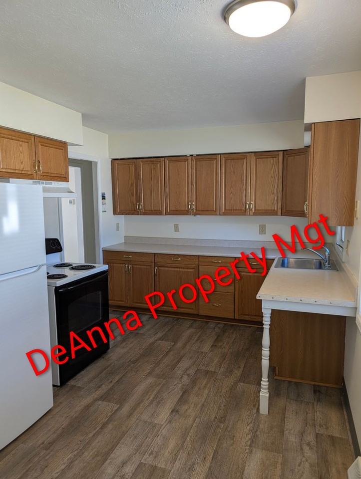 2731 Center Rd - Photo 2 of 11