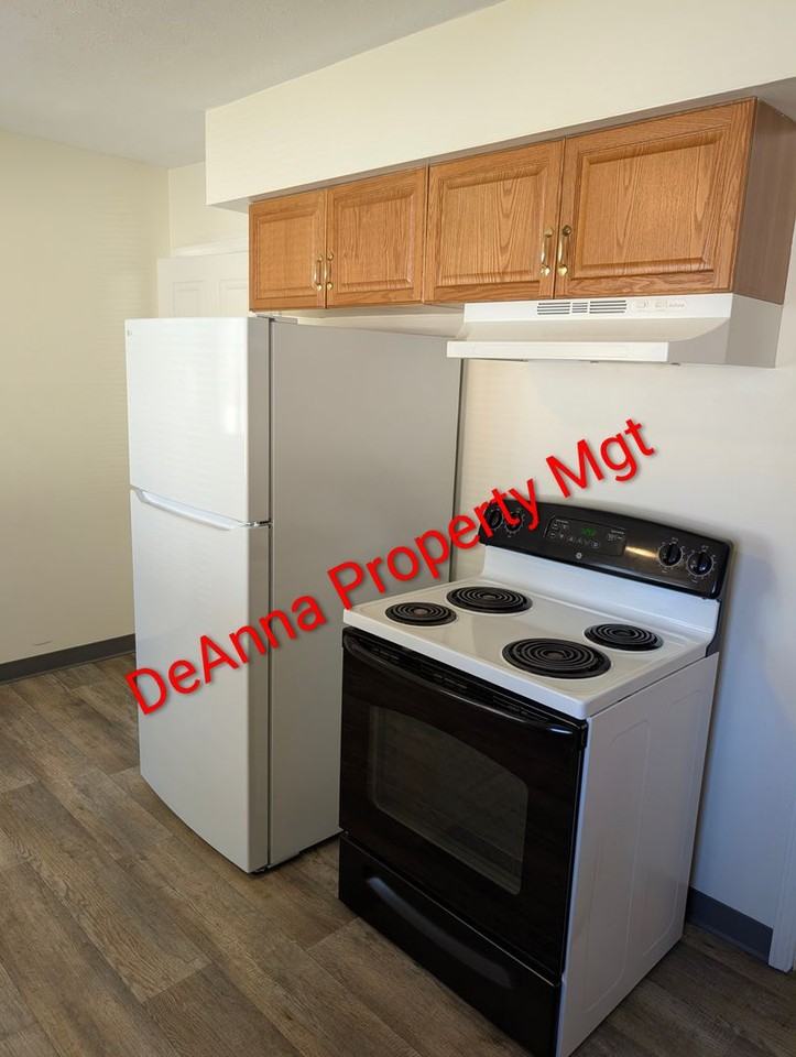 2731 Center Rd - Photo 3 of 11