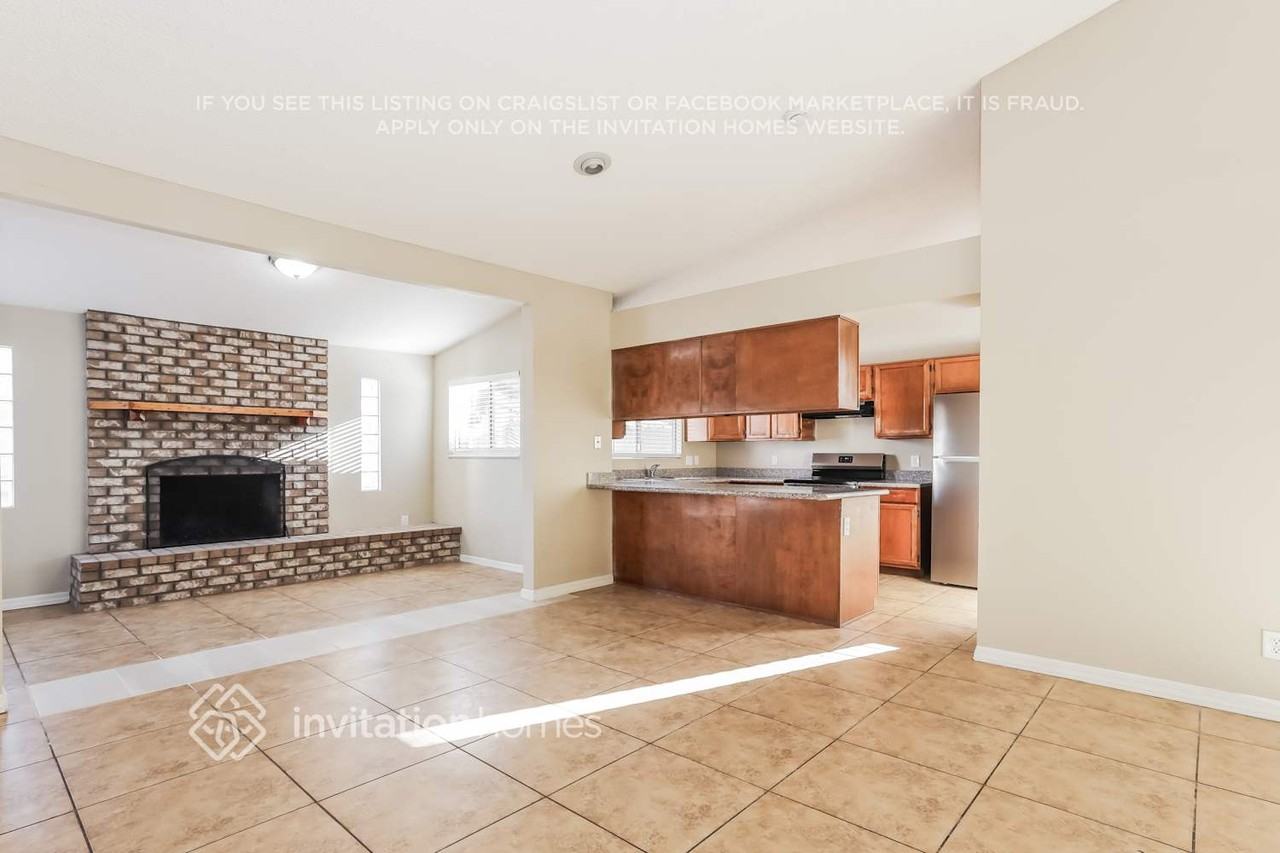 4554 W Morrow Dr - Photo 6 of 18