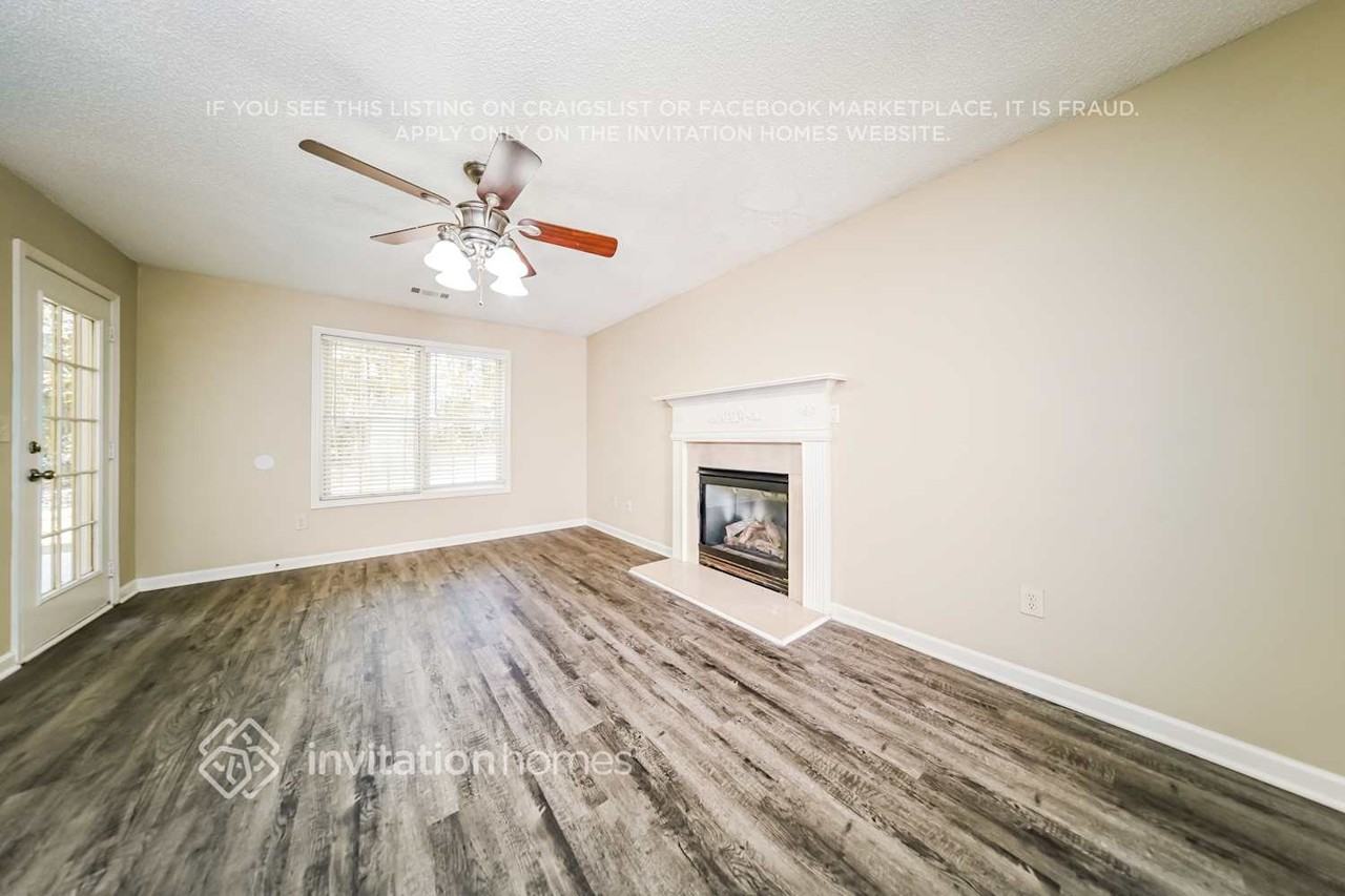 204 Revolutionary Dr - Photo 4 of 18