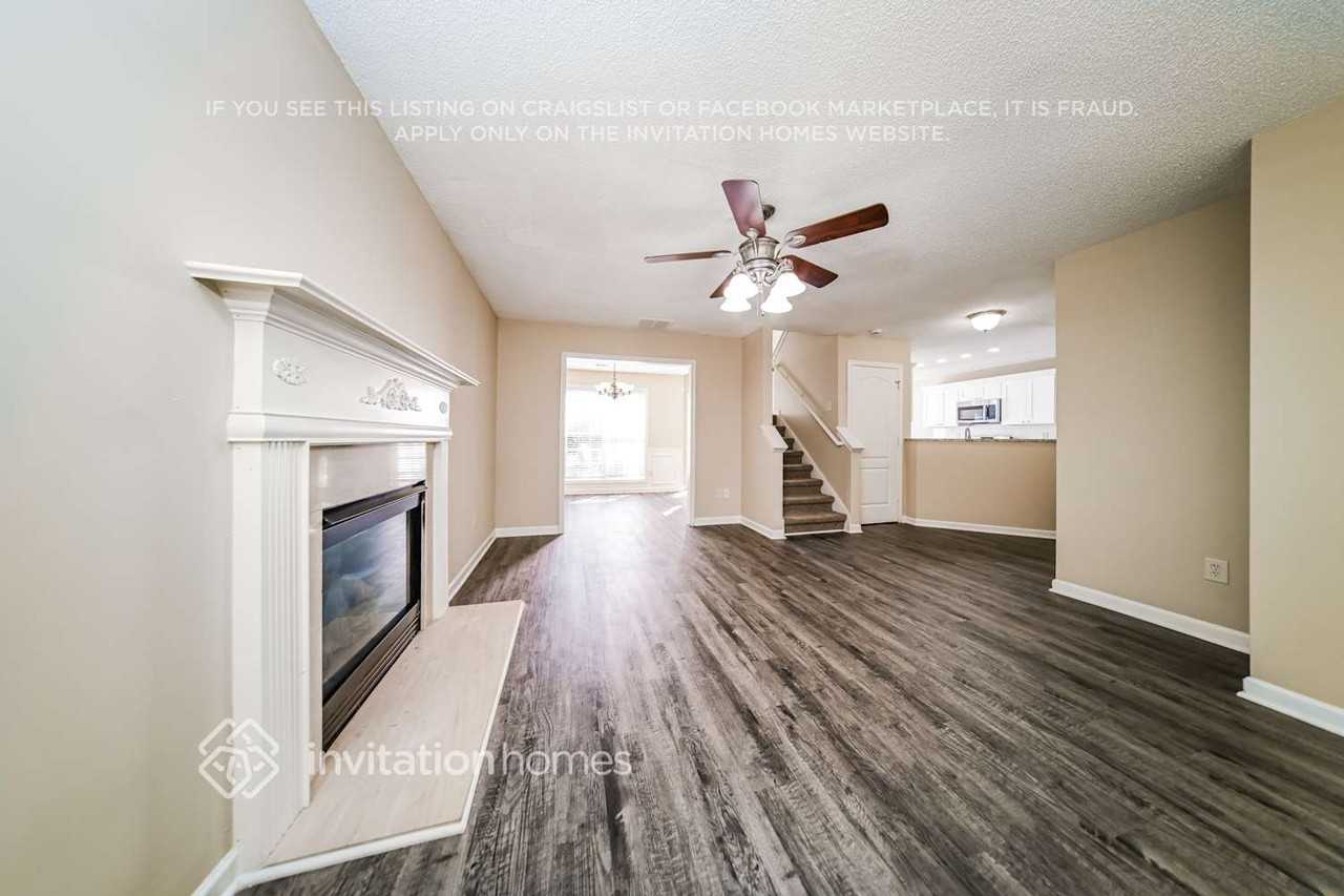 204 Revolutionary Dr - Photo 5 of 18