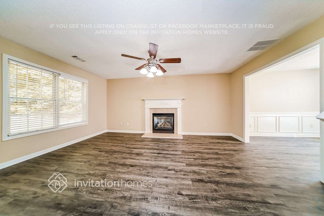 204 Revolutionary Dr - Photo 6 of 18