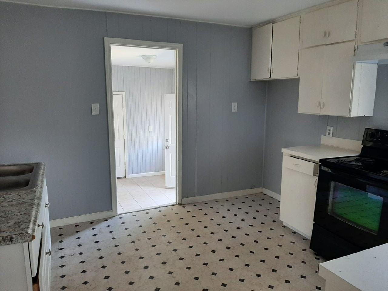 1711 11th St - Photo 2 of 10