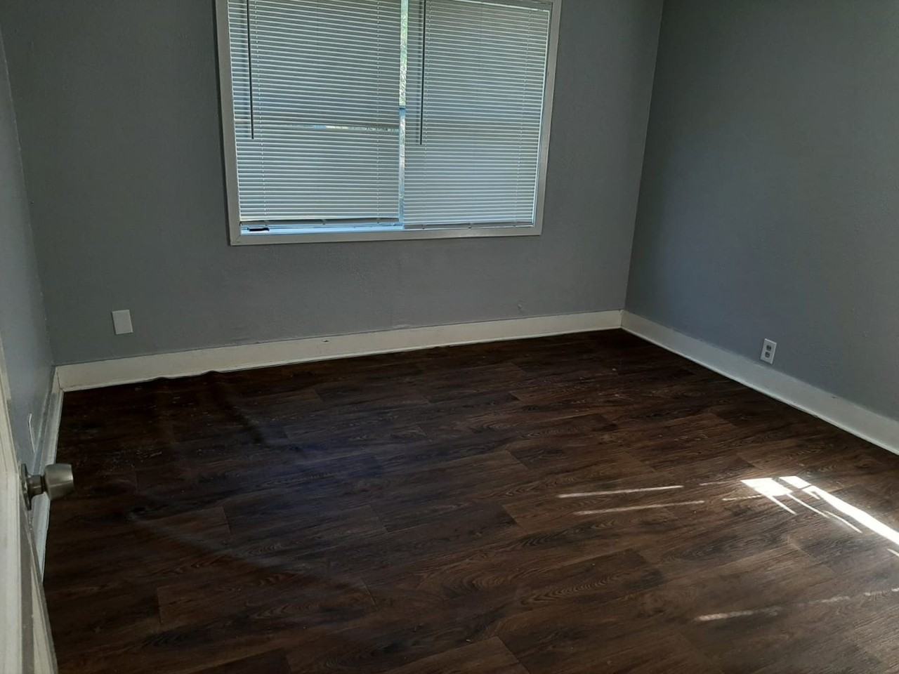 1711 11th St - Photo 3 of 10