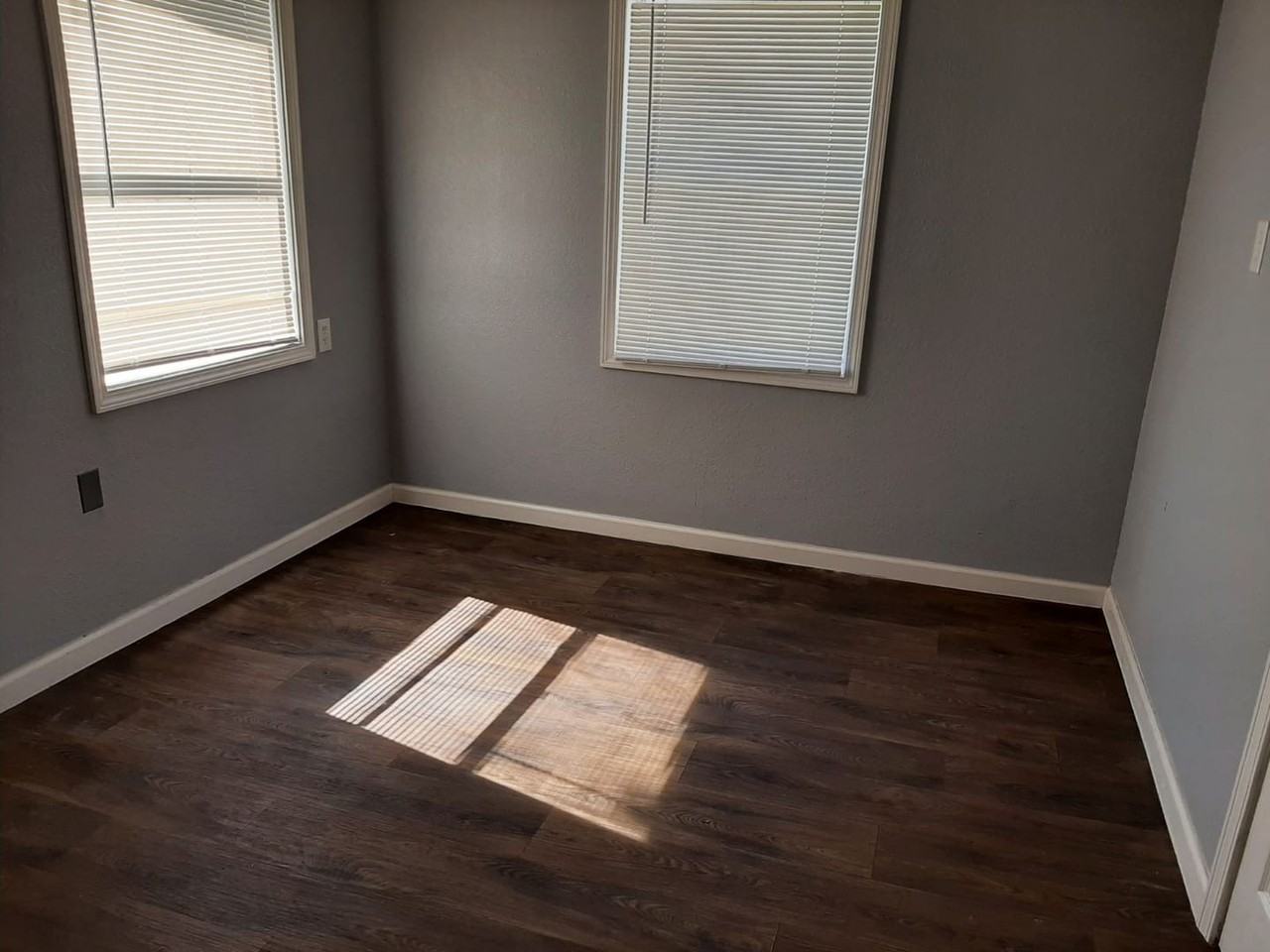 1711 11th St - Photo 5 of 10