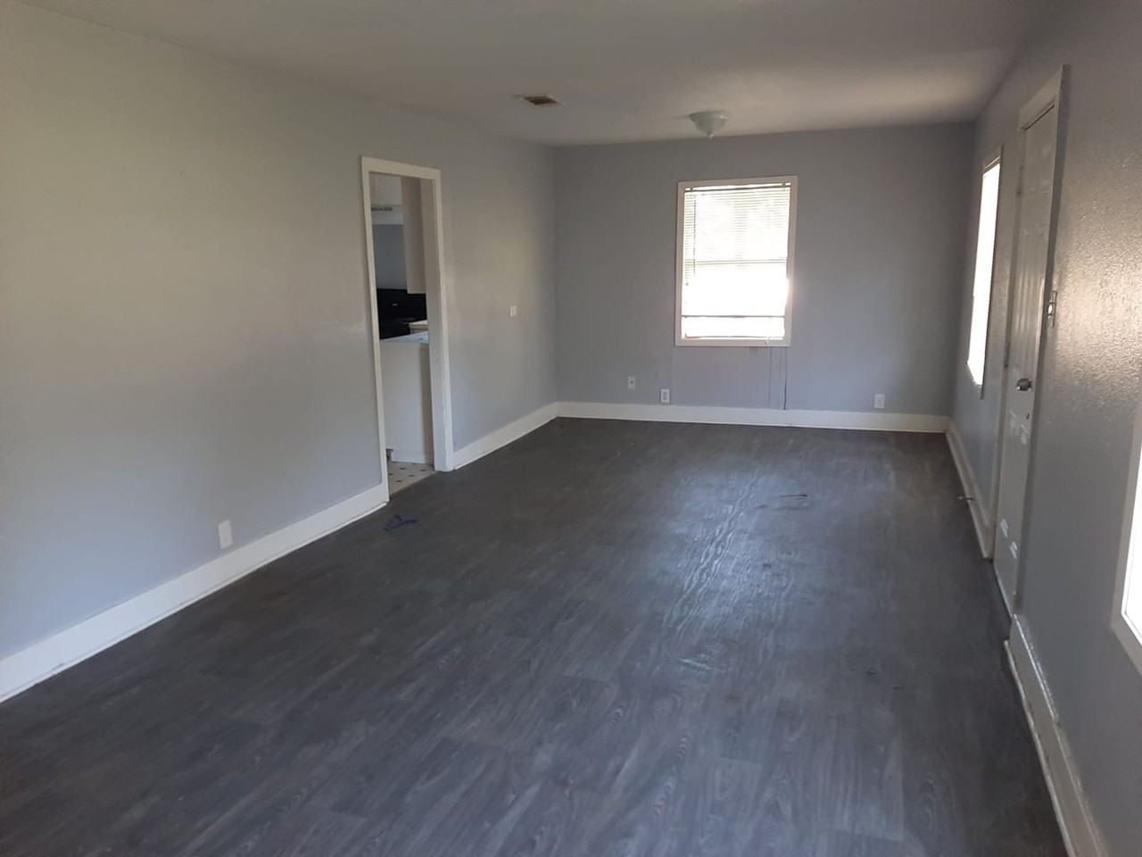 1711 11th St - Photo 6 of 10