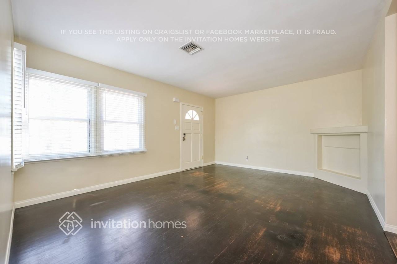 2112 N Screenland Dr - Photo 3 of 17