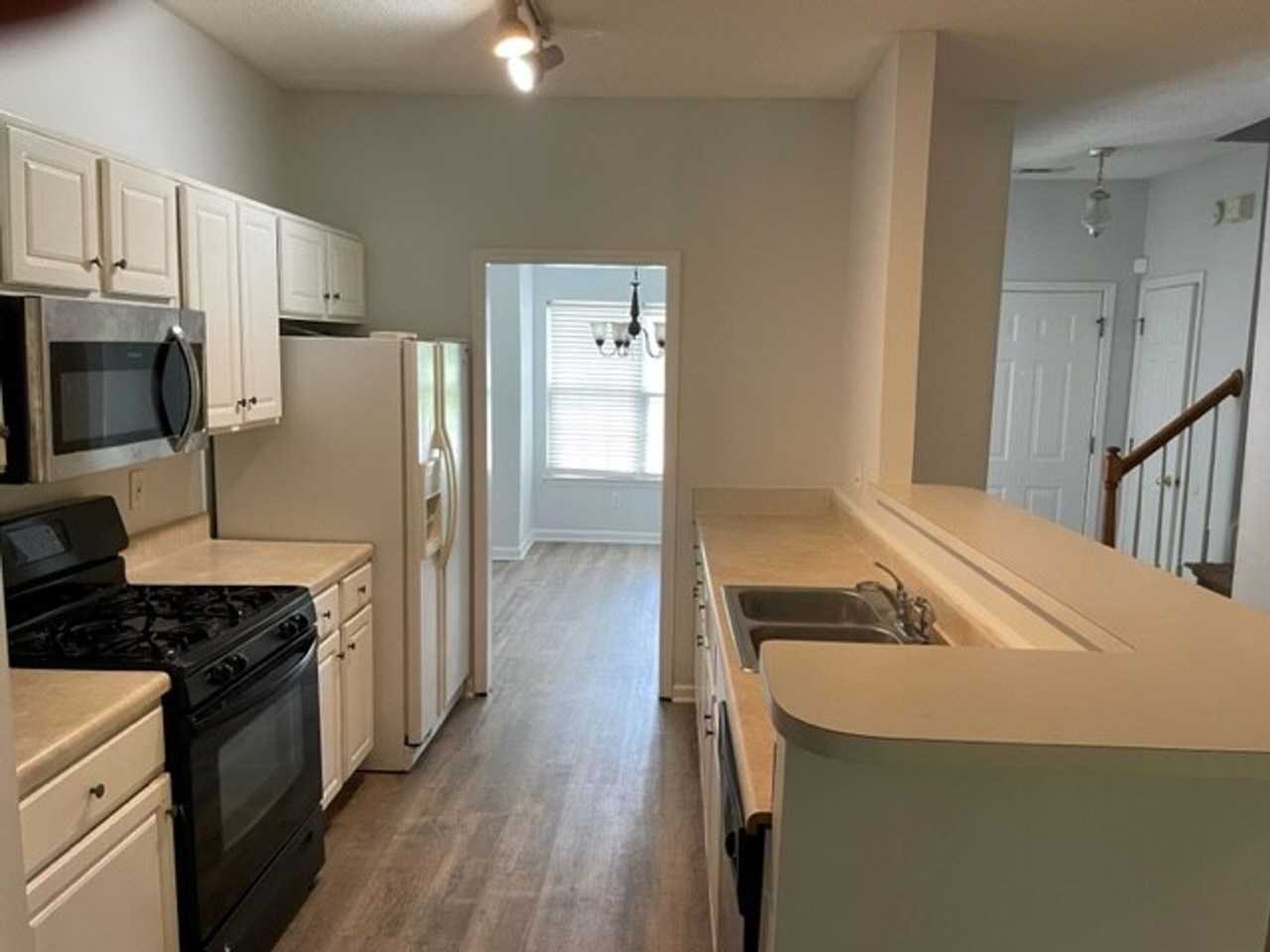 645 N Fairfield Dr - Photo 2 of 15