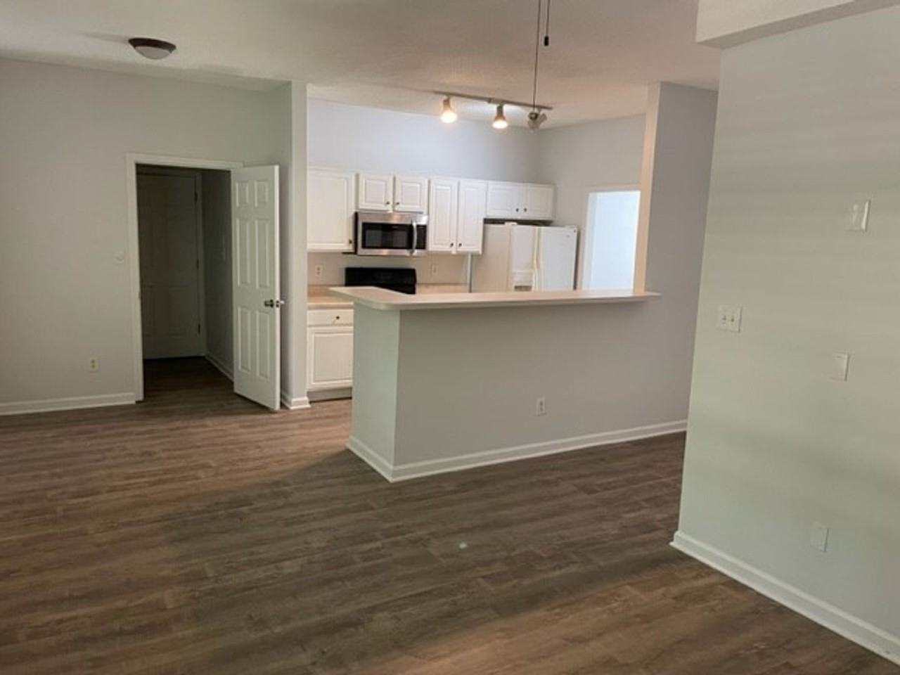 645 N Fairfield Dr - Photo 3 of 15