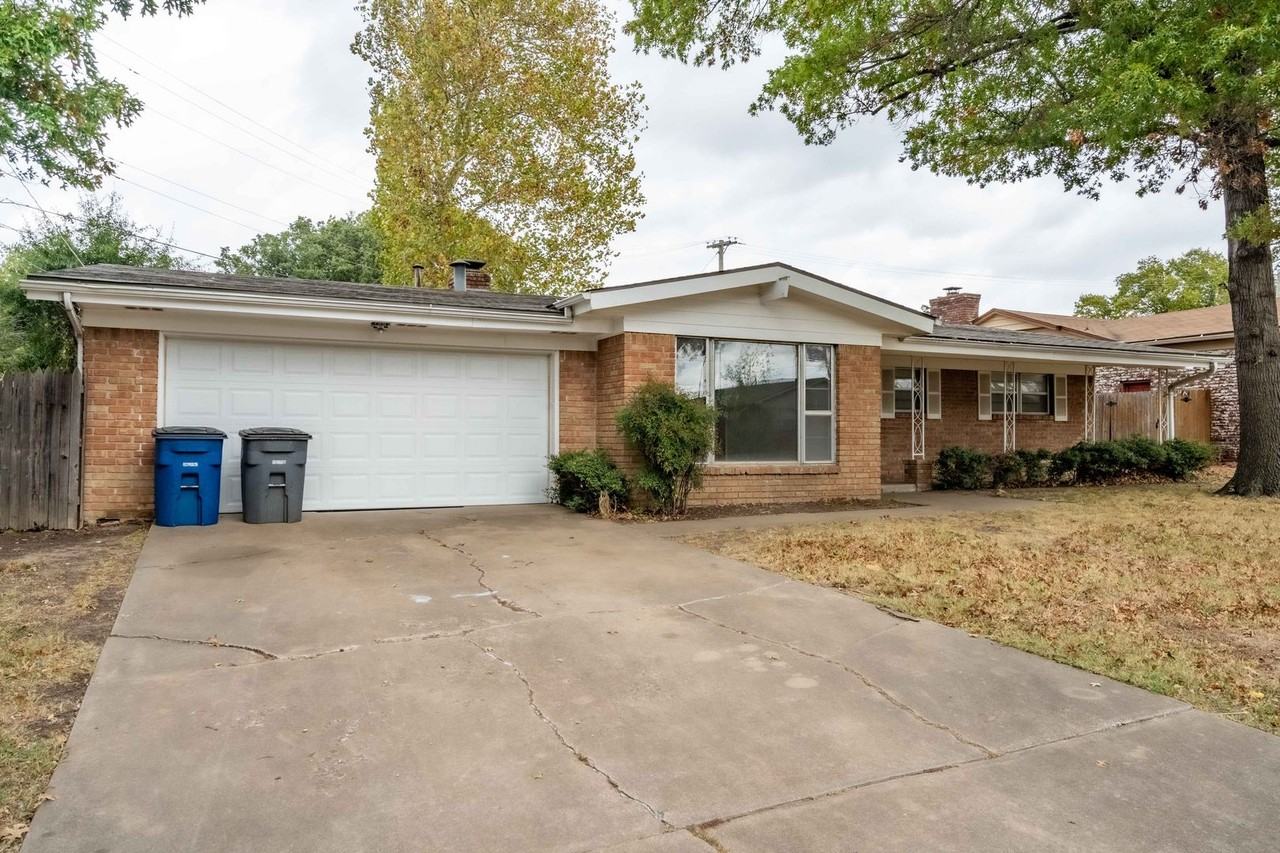 4519 E 49th St - Photo 2 of 20