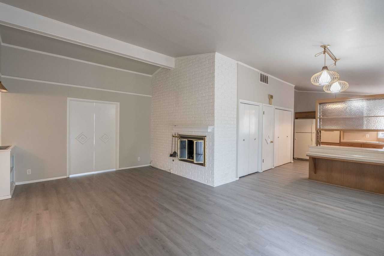 4519 E 49th St - Photo 4 of 20