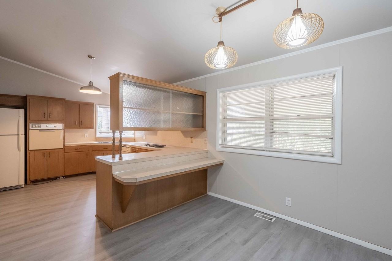 4519 E 49th St - Photo 5 of 20