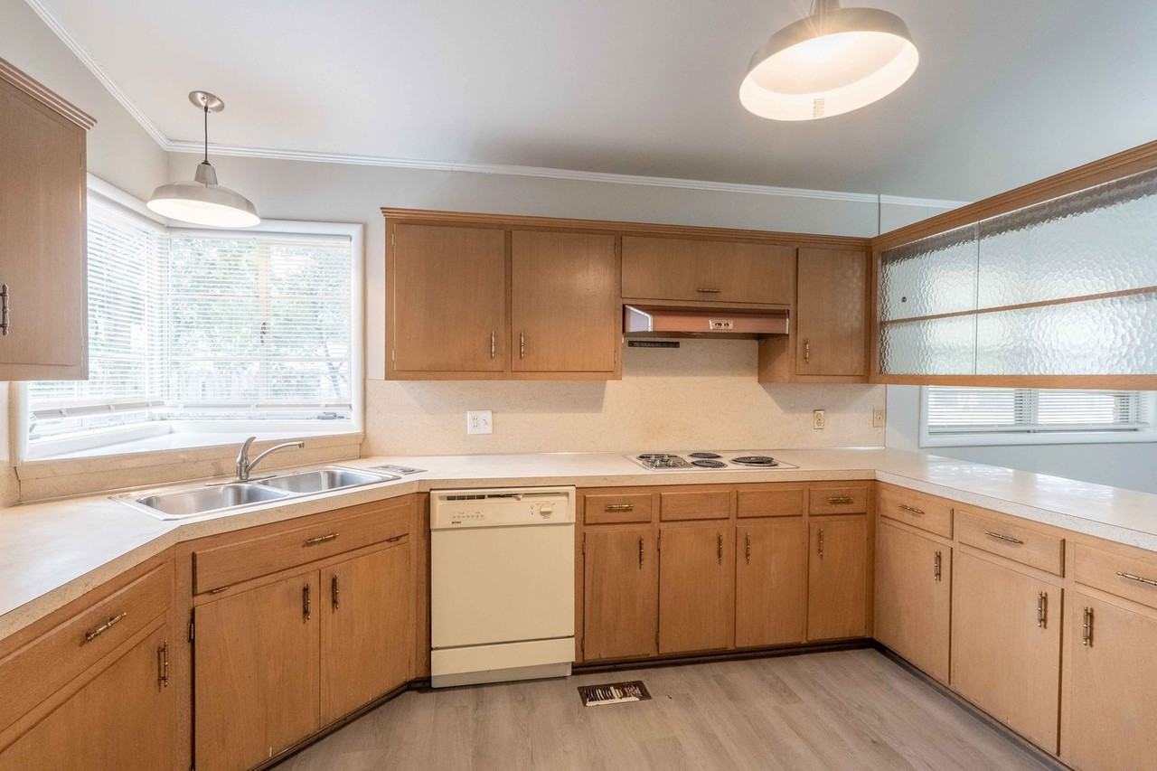 4519 E 49th St - Photo 7 of 20