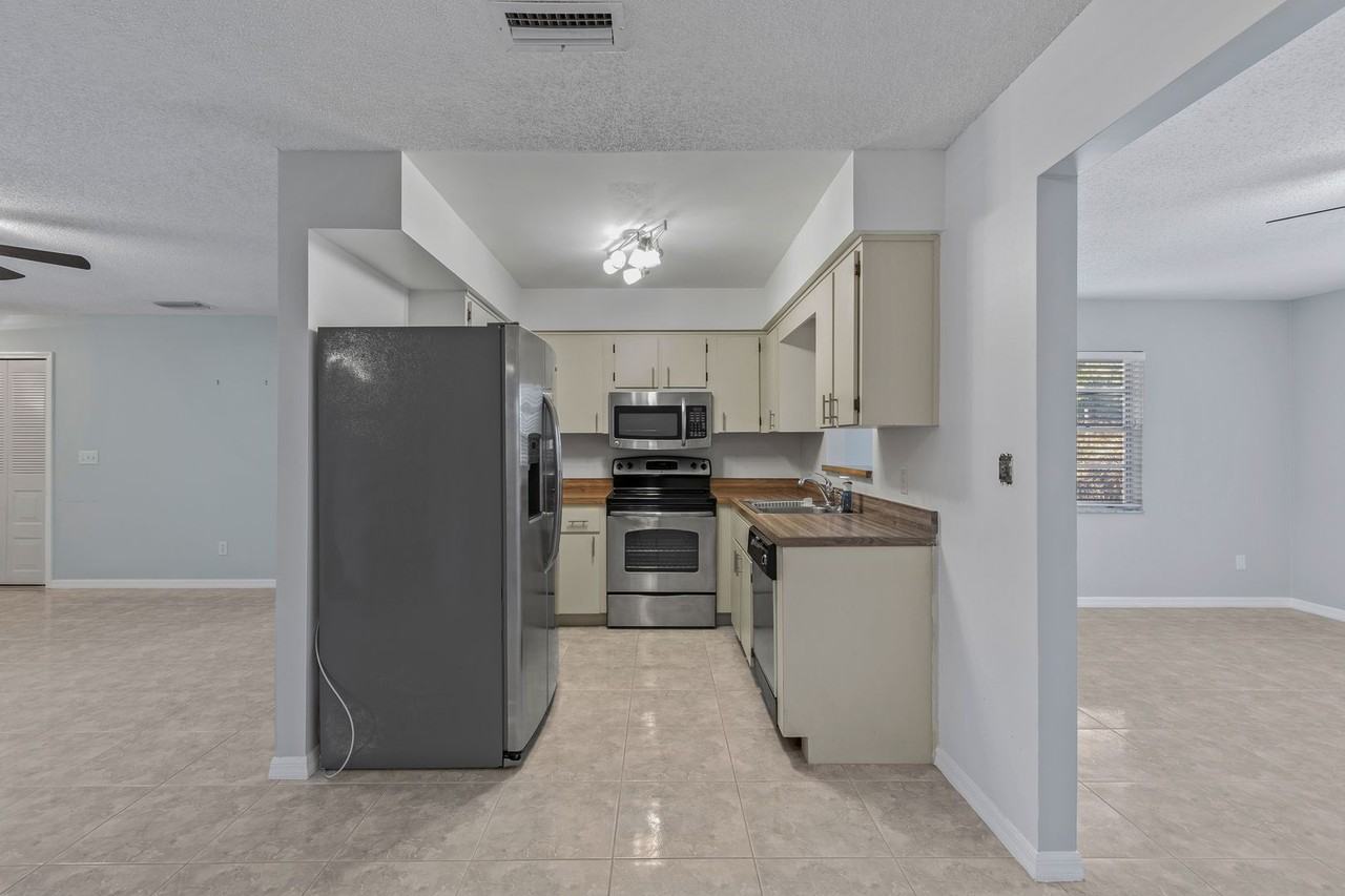2711 N Dellwood Dr - Photo 3 of 12