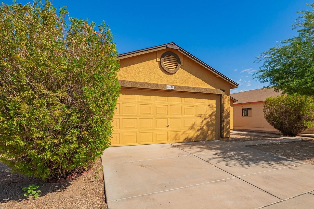 11602 West Bloomfield Road - Photo 4 of 35