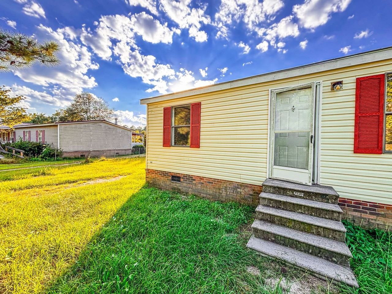 584 Hawaii Ct - Photo 2 of 8